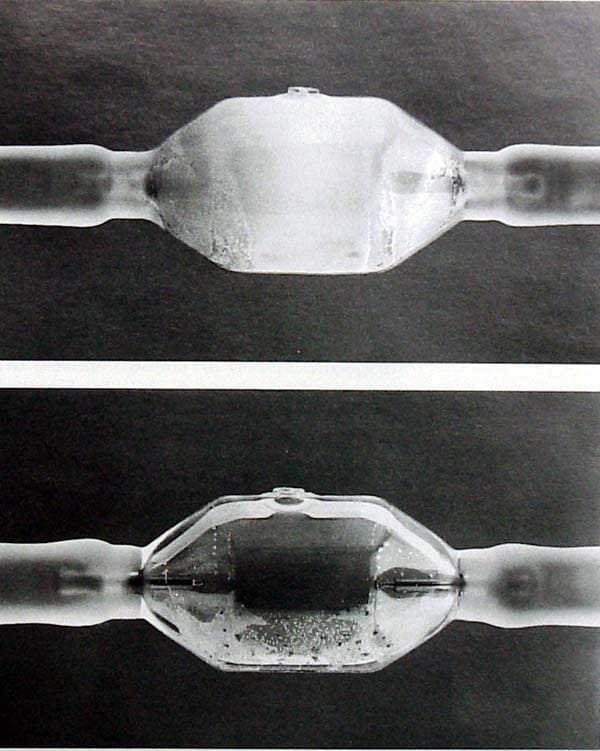 Klares Glas - normal / weiss verfärbtes Glas spricht für eine Entglasung.