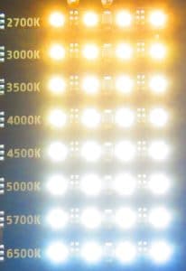 Das Bild zeigt leuchtende Weisslicht LEDs in verschiedenen Farbtemperaturen.