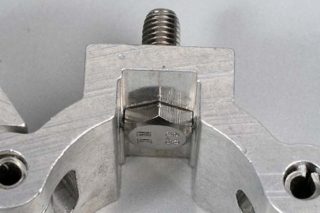 Schraube in Nut M10