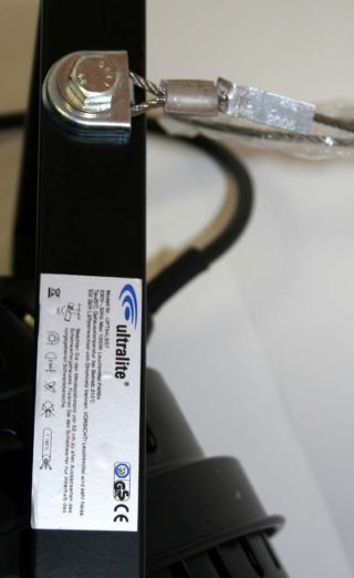 Bügel mit befestigten Sicherungsseil